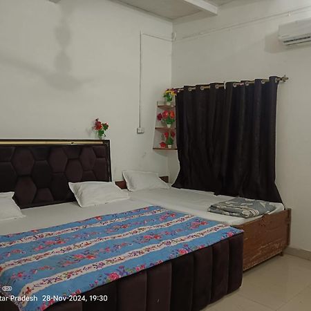 Отель Hari Krishnam Residency Матхура Экстерьер фото