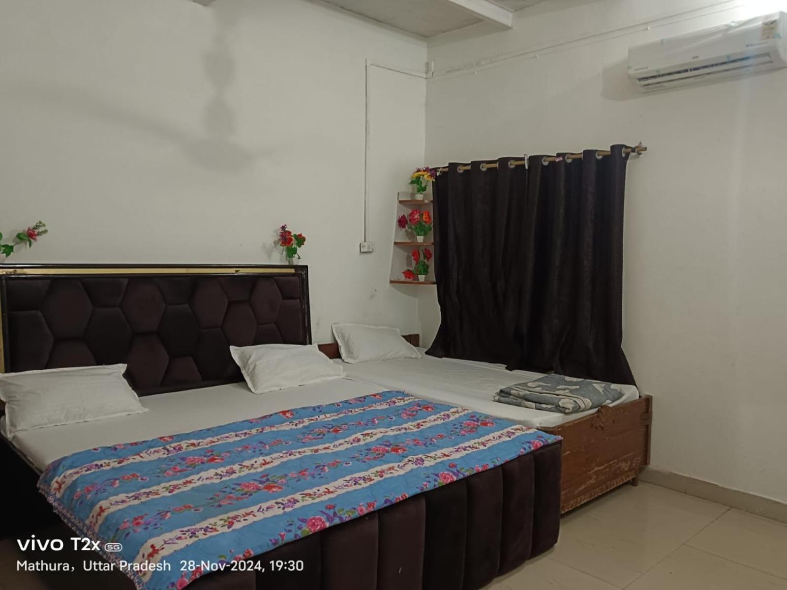 Отель Hari Krishnam Residency Матхура Экстерьер фото